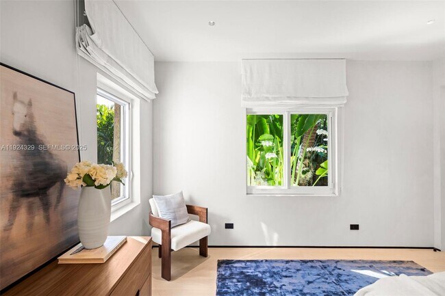 Building Photo - 244 W San Marino Dr