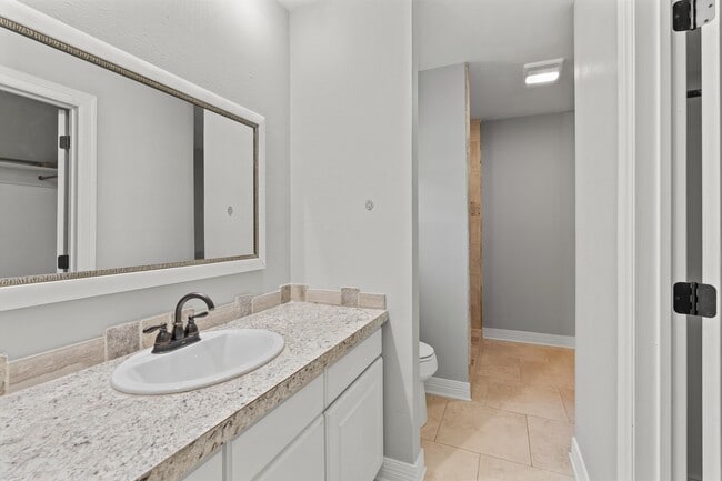 Building Photo - 300 Shadow Ridge Dr