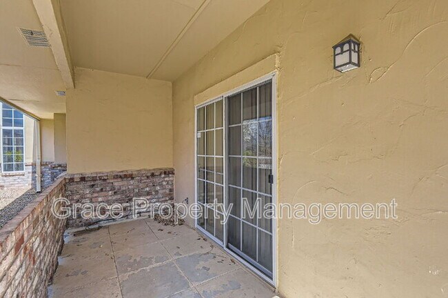 Building Photo - 8681 E Dry Creek Rd