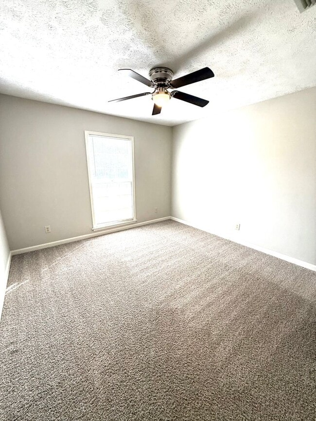 Building Photo - ** 3 bed 2 bath located off Vaughn Road ** Call 334-366-9198 to schedule a self tour