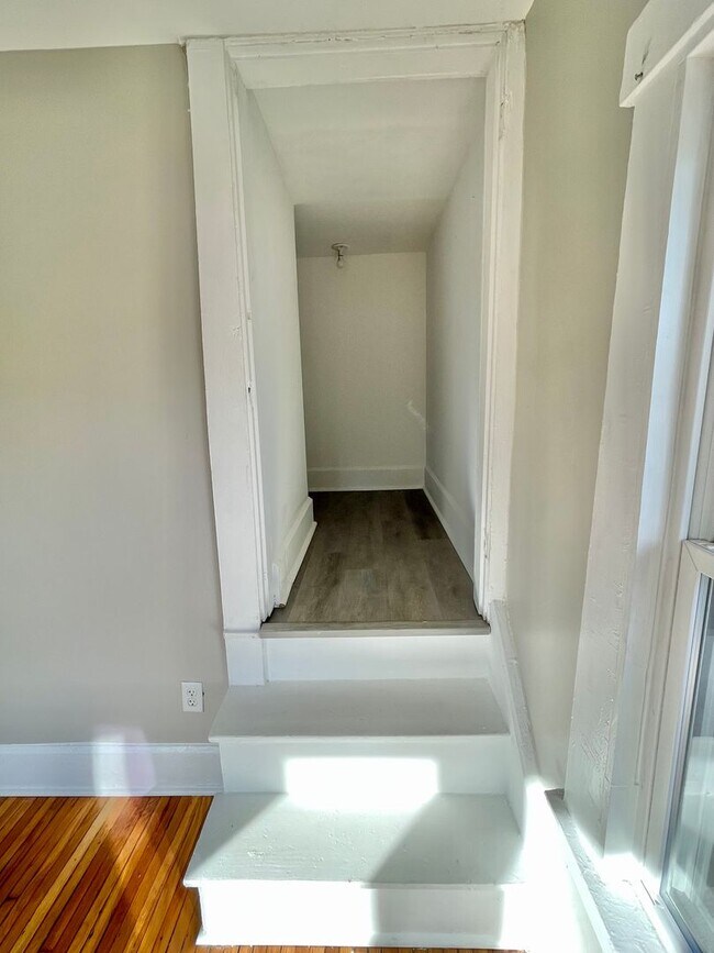 Building Photo - 918 Carpenter St