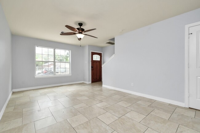 Building Photo - 10022 Raymondville Rd