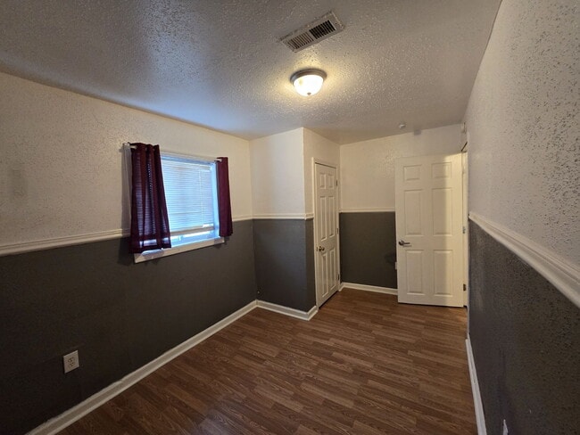 Building Photo - 507 St Robert Dr