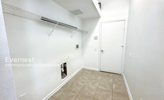 Building Photo - 692 Sea Holly Dr