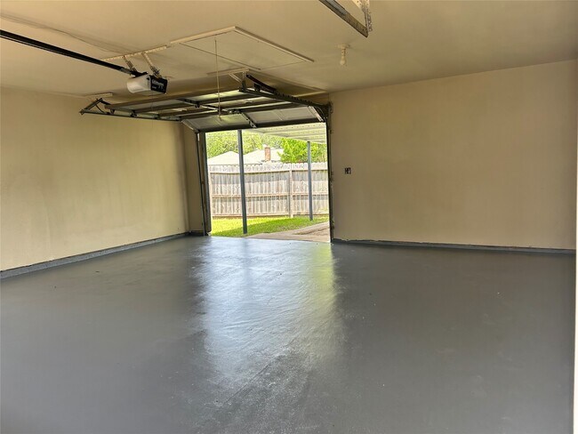 Building Photo - 1601 Washington Dr