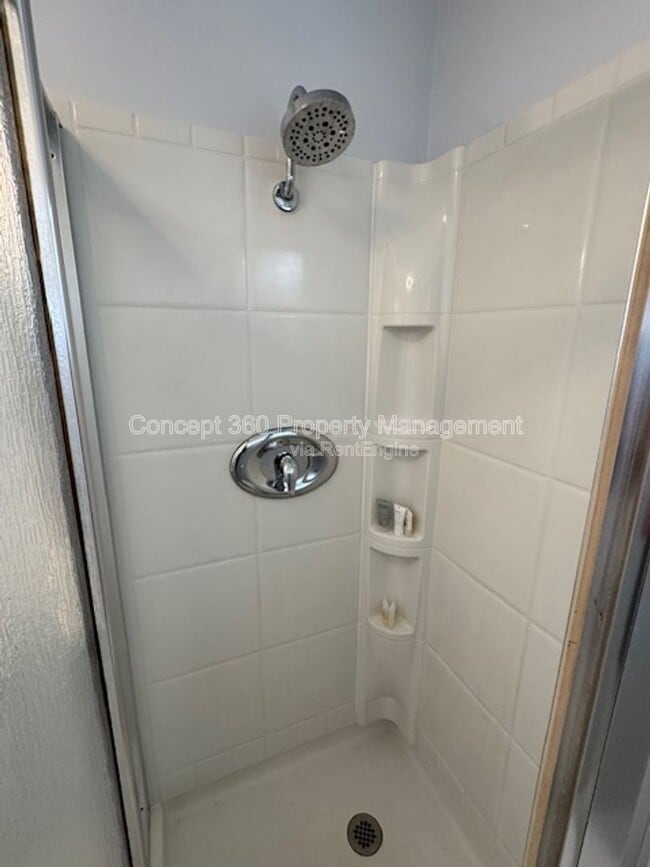 Building Photo - 2061 Lomina Ave