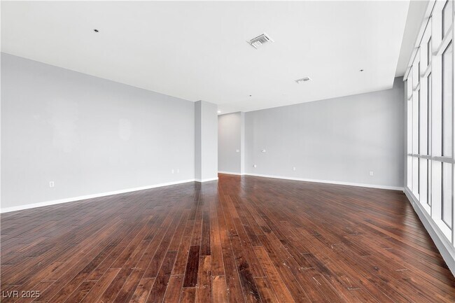 Building Photo - 4575 Dean Martin Dr