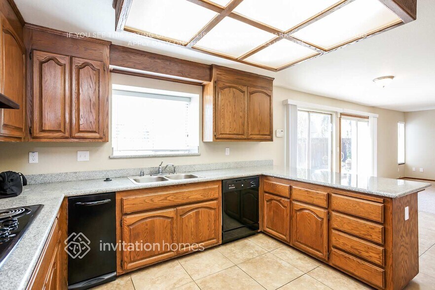 Building Photo - 880 Fieldstone Ct