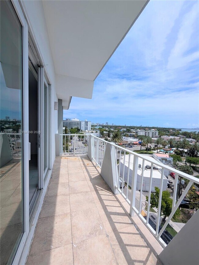 Building Photo - 7133 Bay Dr