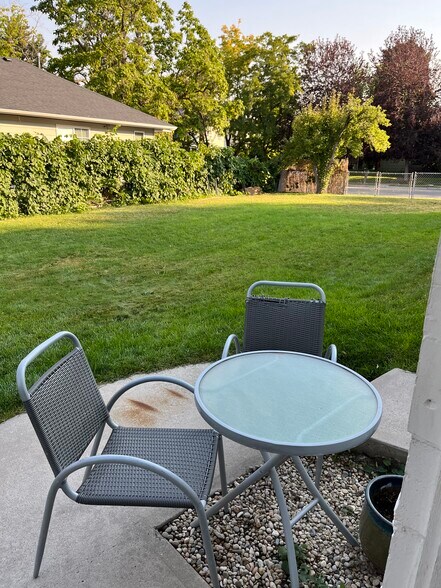 Building Photo - 856 E Carter St