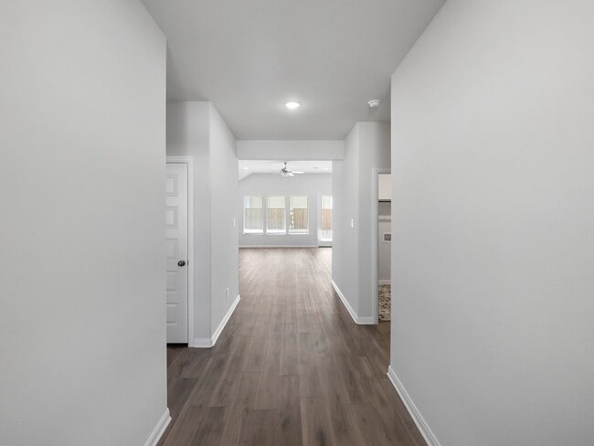 Building Photo - Almost New, Modern Look 4 Bed 3 Bath House...