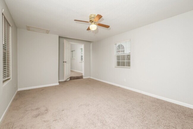 Building Photo - 2730 Bear Springs Dr