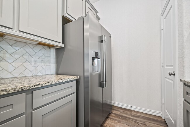 Building Photo - 4743 Glen Isle Dr
