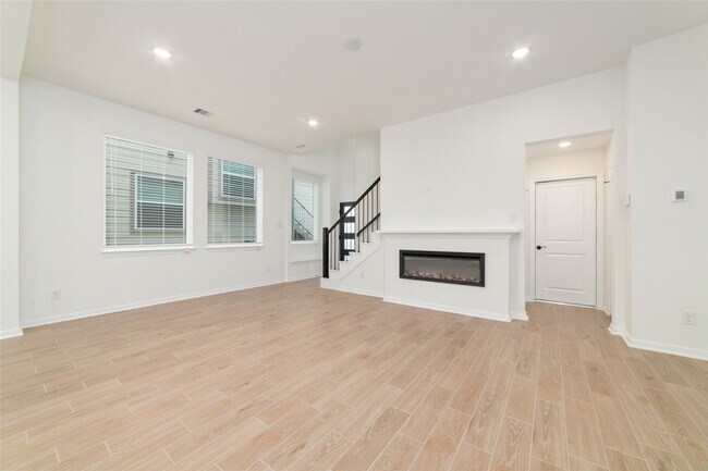 Building Photo - 135 W Coralburst Lp