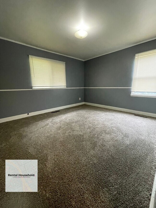 Building Photo - 2-Bedroom Ranch Move-In Ready!!