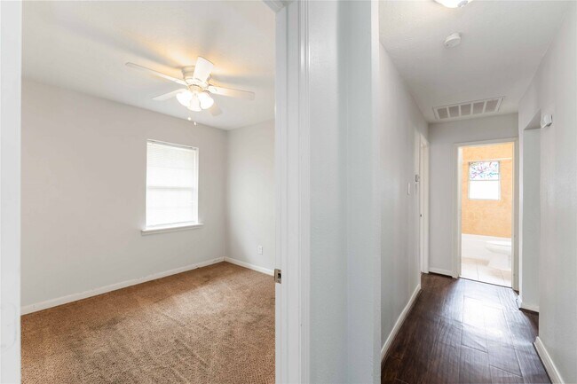 Building Photo - 3122 Sunnydale Dr