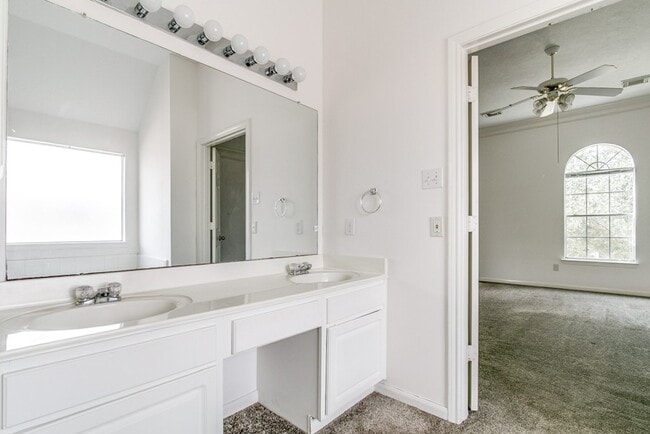 Building Photo - 1702 River Trail