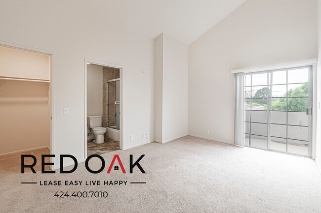 Building Photo - 4651 Cahuenga Blvd