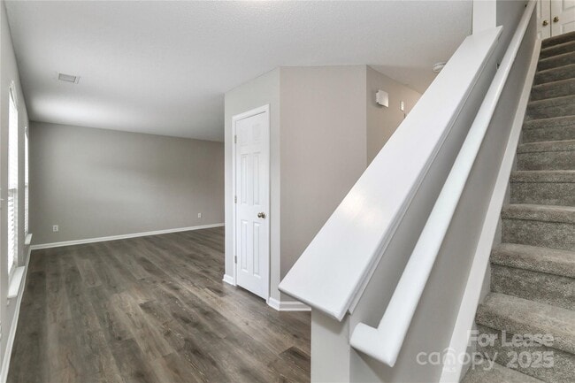 Building Photo - 109 Pleasant Grove Ln