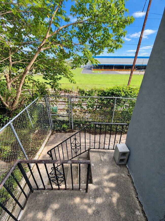 Building Photo - 6744 Linmore Ave