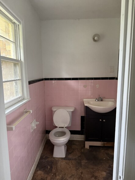 Building Photo - 4008 Macaulay Cove