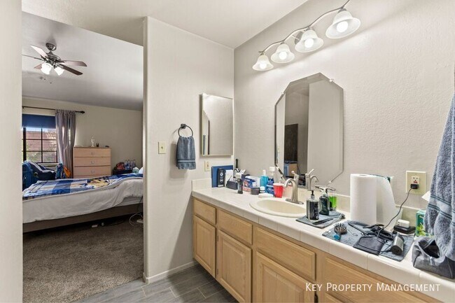 Building Photo - 2851 S Valley View Blvd