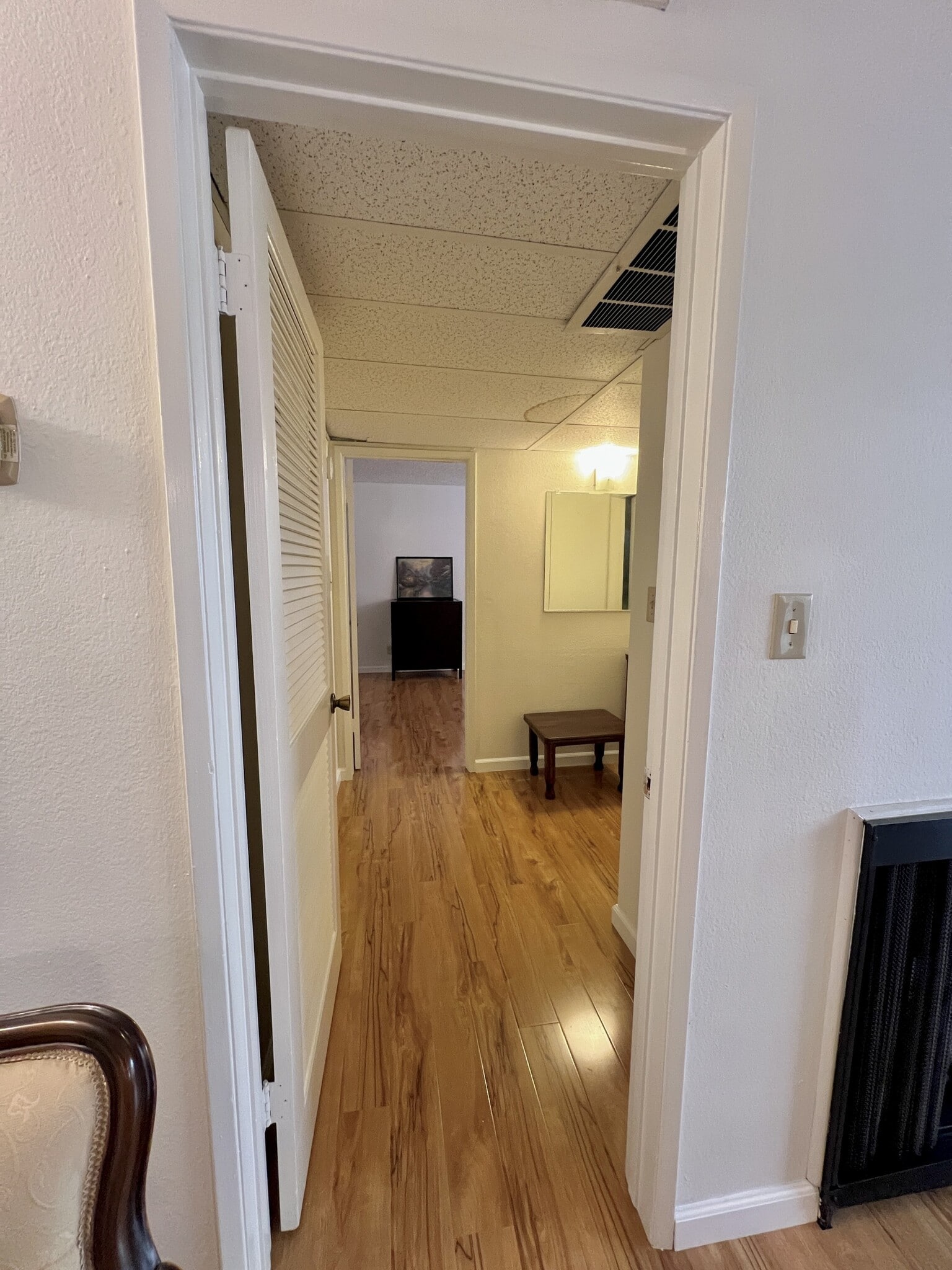 hallway - 1339 N Columbus Ave