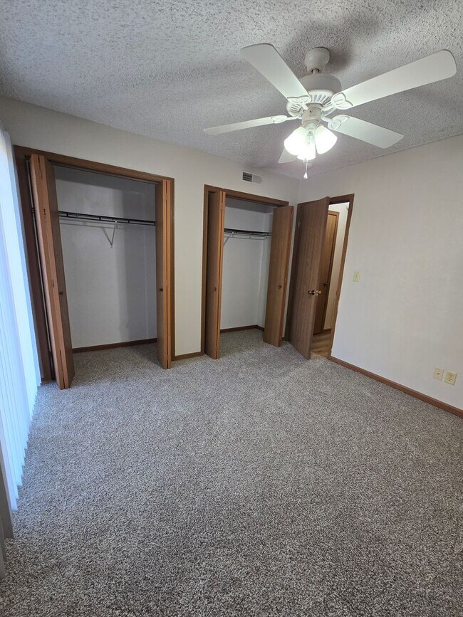 Building Photo - 1 Bedroom 1 Bathroom Apartment in the heart of Osage Beach!!