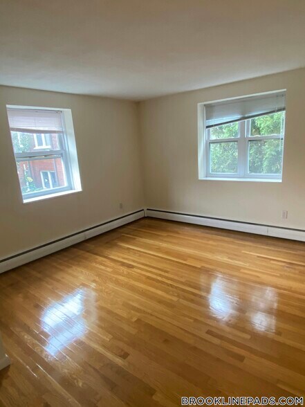 Building Photo - 110 Babcock St