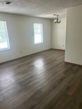 Building Photo - 110 Daleview Dr