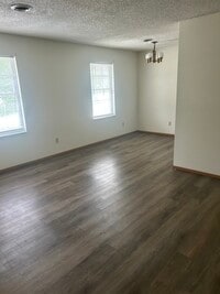 Building Photo - 110 Daleview Dr