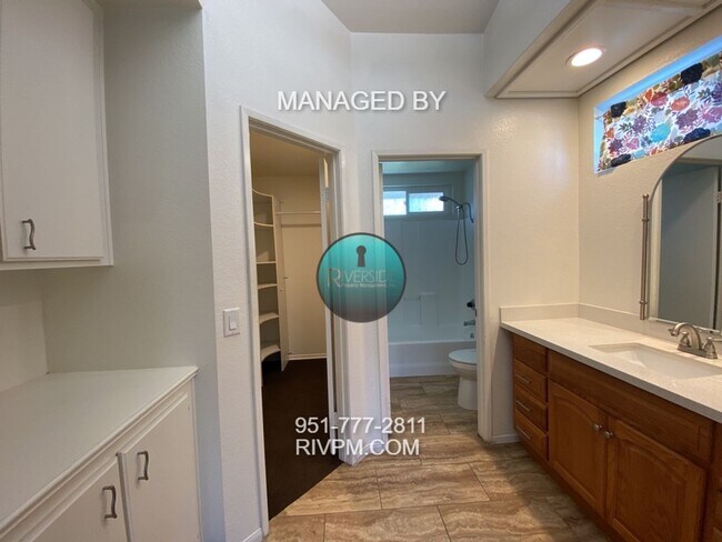 Building Photo - 3 bed 2 bath Orangecrest home Coming Soon