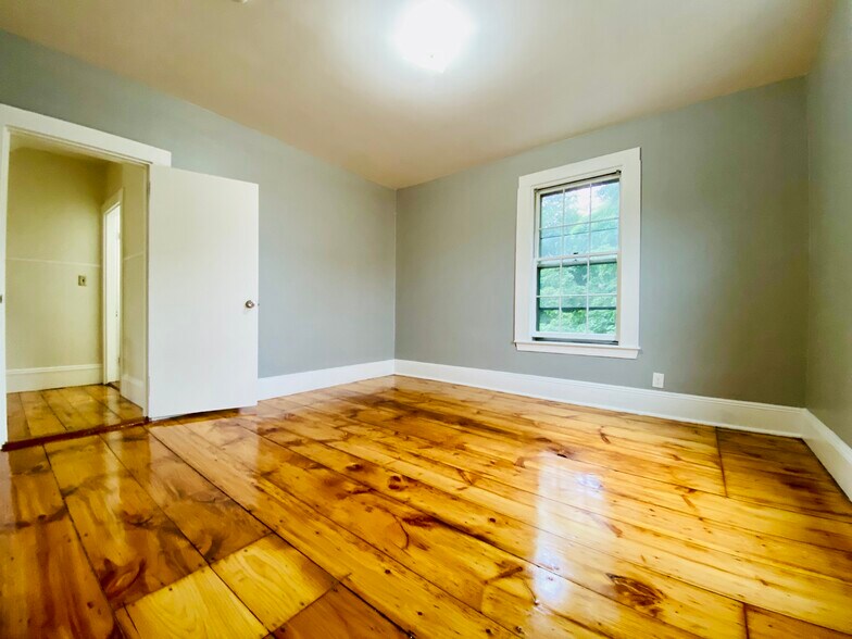Building Photo - 18 Montvale Ave