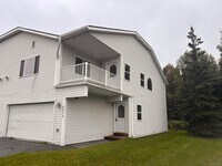 Building Photo - Wonderful East Anchorage 3 Bed Townhome!