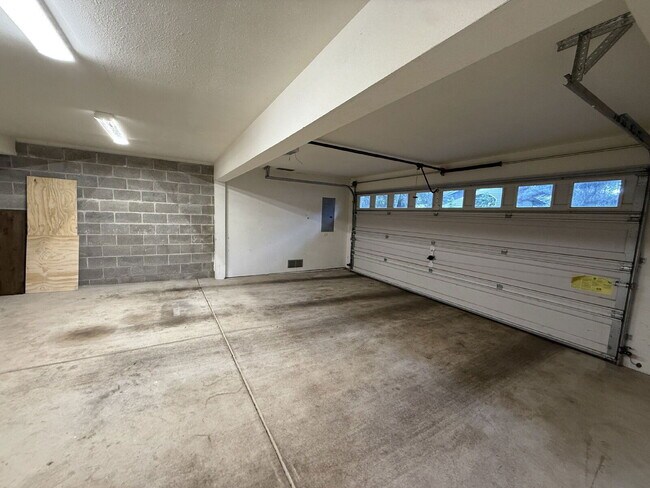 Building Photo - 3834 Brighton Ave