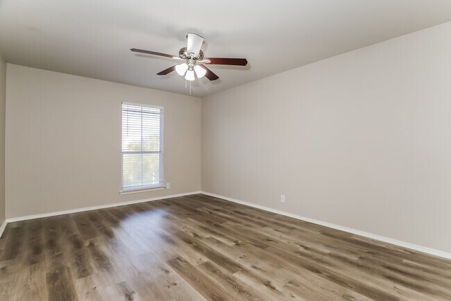 Building Photo - 326 Silver Bit