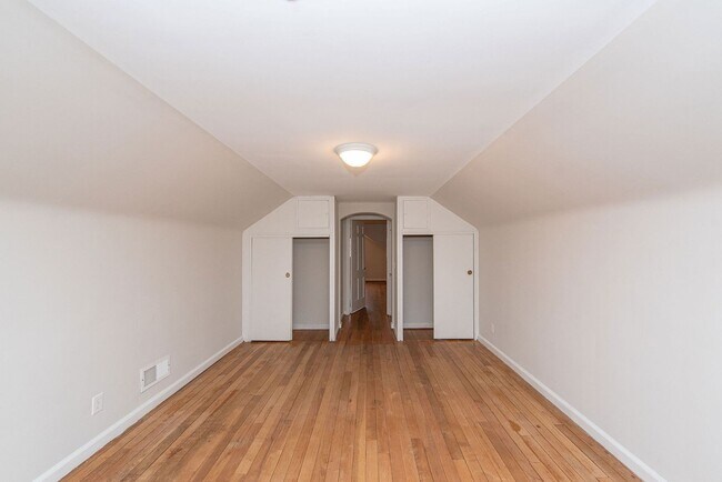 Building Photo - WESTWOOD - Freshly Updated & Move-In Ready! 4 bed 2.5 bath home