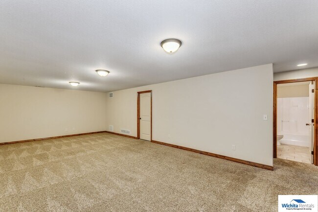 Building Photo - 11716-11718 Crestwood