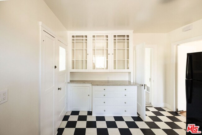 Building Photo - 824 Brent Ave