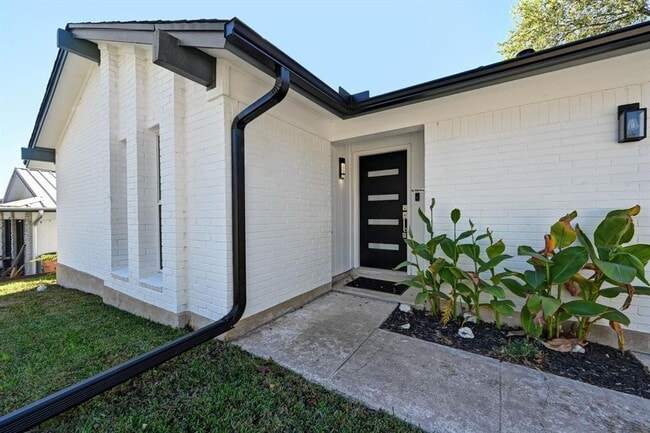 Building Photo - 805 Huntingdon Pl