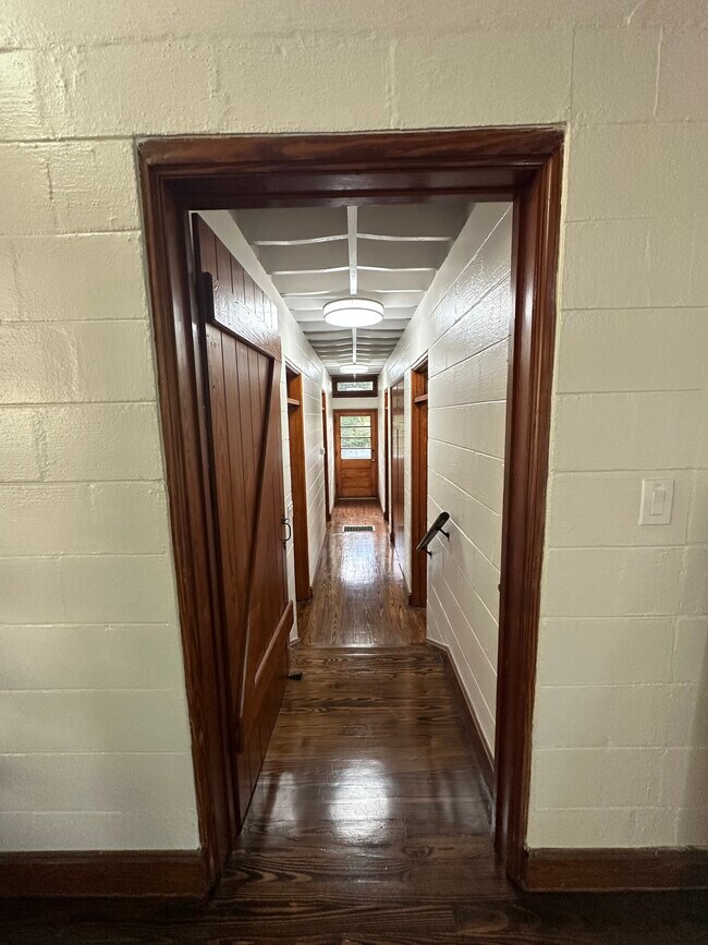 Building Photo - 693 Chestnut St