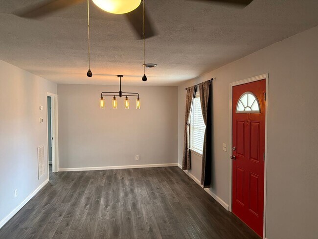 Building Photo - Check Out this price! Get it before it is gone!