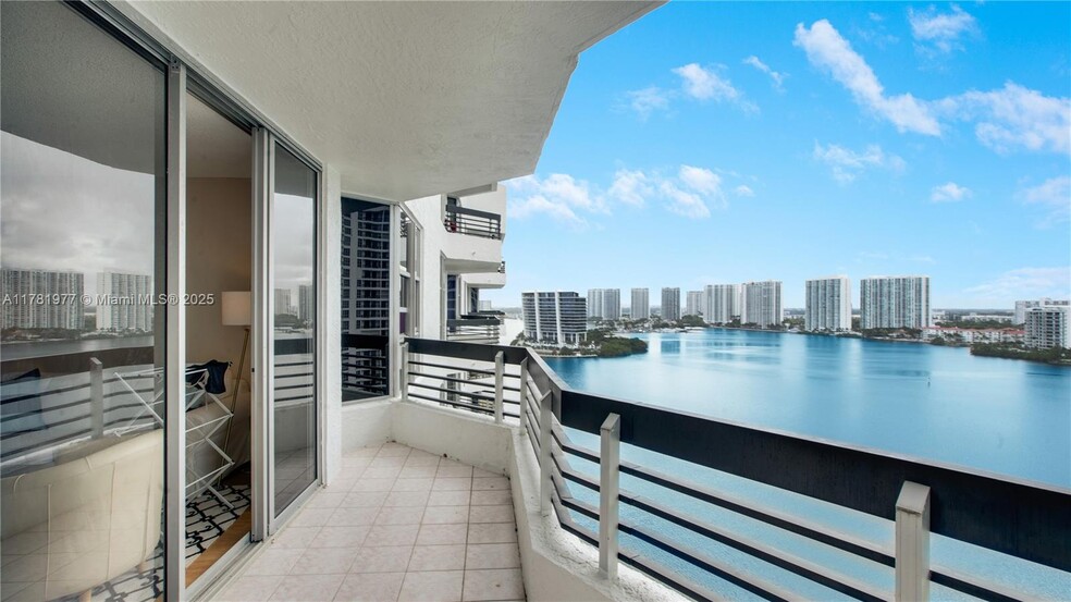 Building Photo - 3600 Mystic Pointe Dr