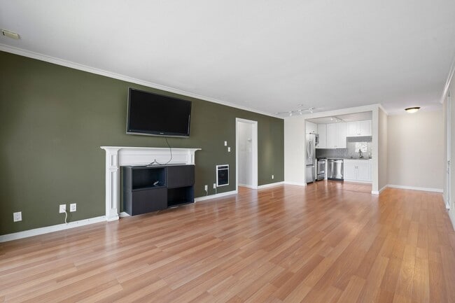 Building Photo - Available now! Updated Versailles Condo in Newport Beach