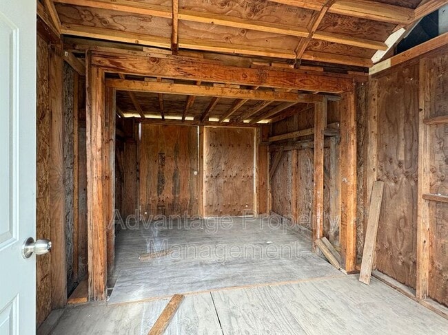 Building Photo - 2889 NW Gibson Hill Rd