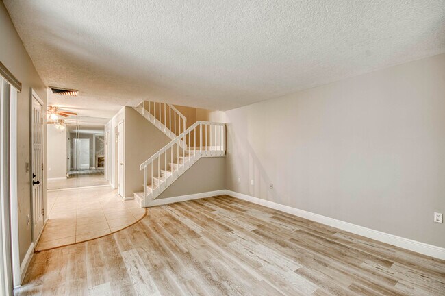 Building Photo - 1221 12th Ln