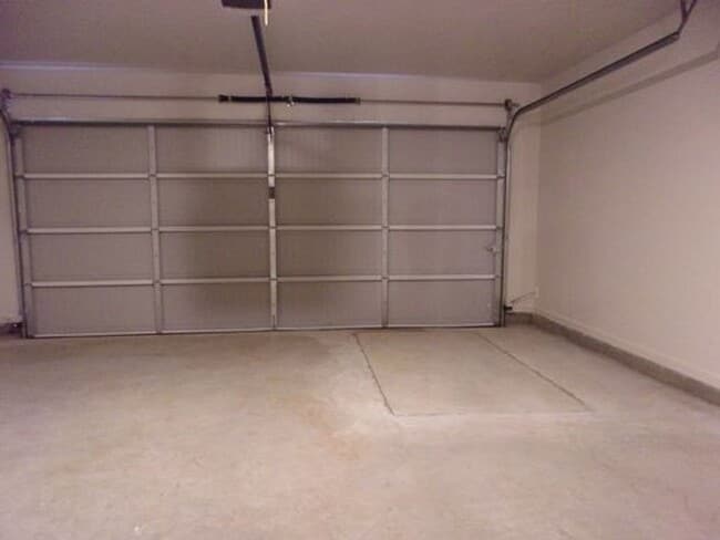 Building Photo - 11225 Howard Dr