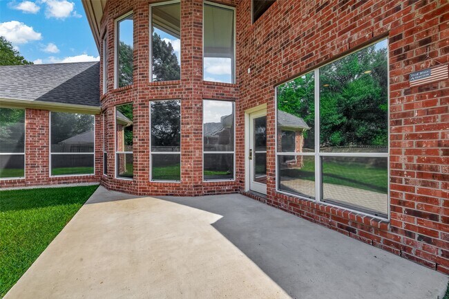 Building Photo - 8110 Clearwater Crossing