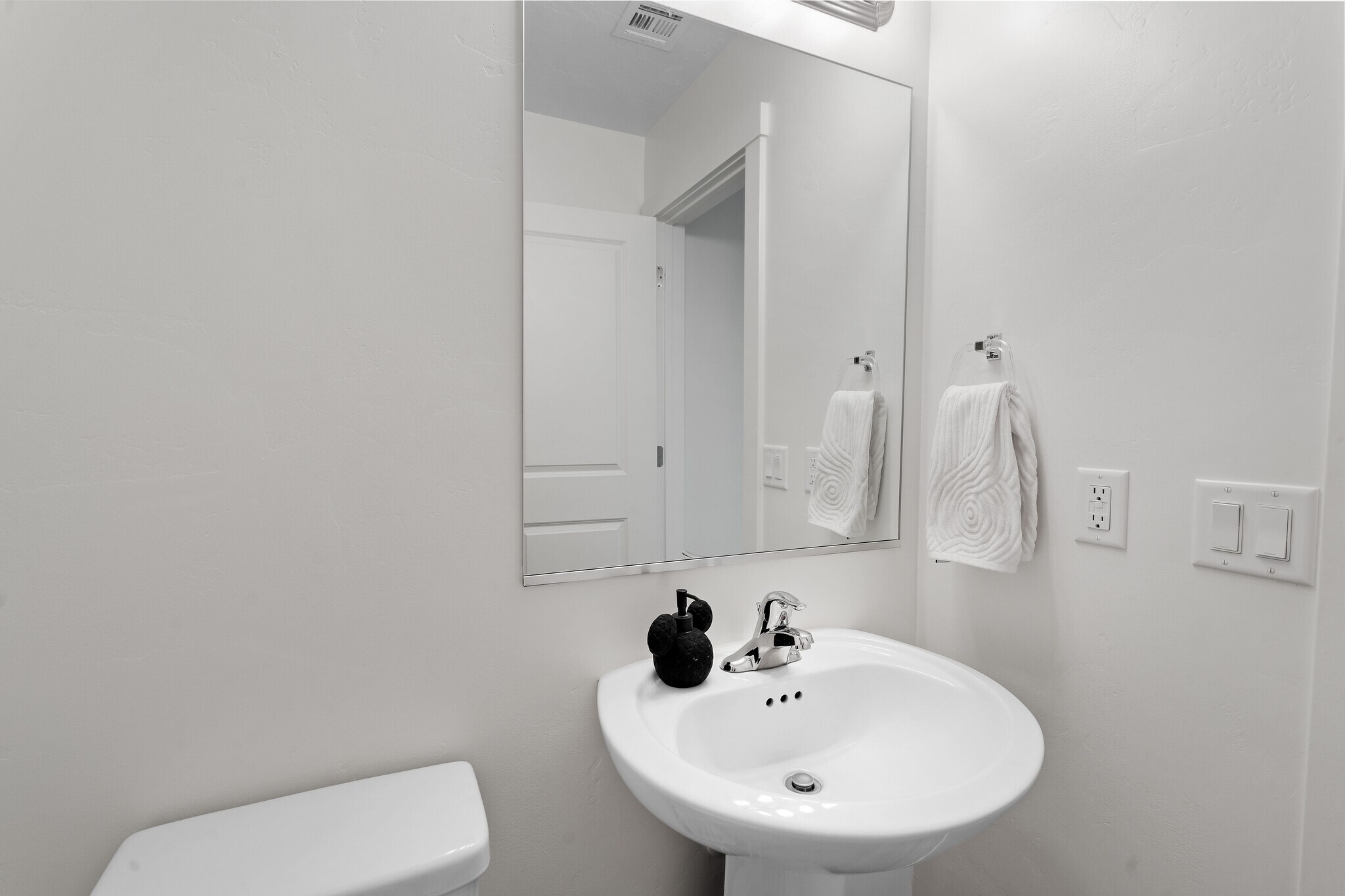 Building Photo - 5862 S Challenger Way