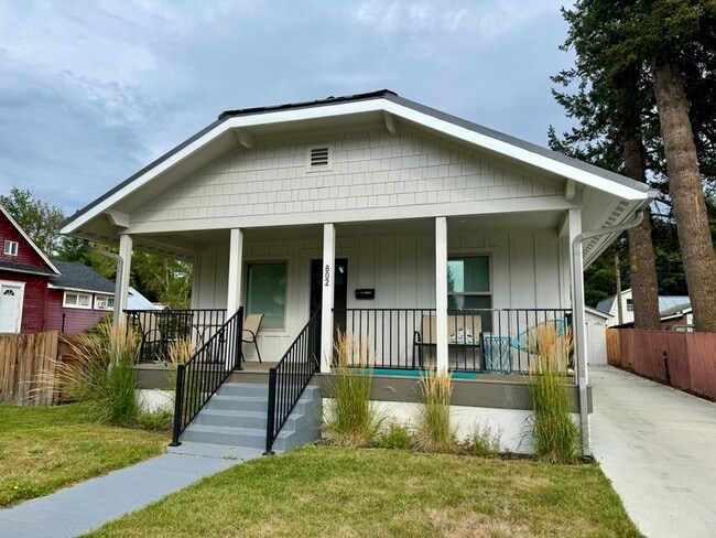 Building Photo - Beautiful Furnished Home in Downtown CDA